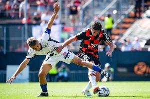 目睹15岁男孩山顶解说后，秘鲁甲转播商报销路费邀其出席联赛