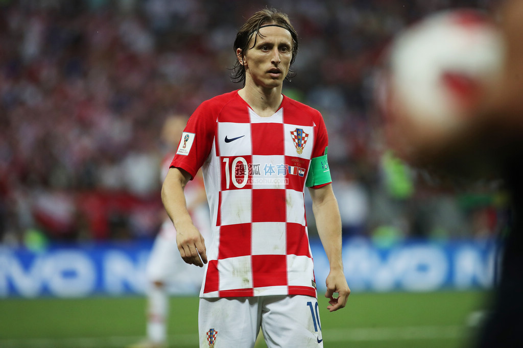 西媒：维尼修斯6场欧冠451分钟0进球，连续11场陷球荒